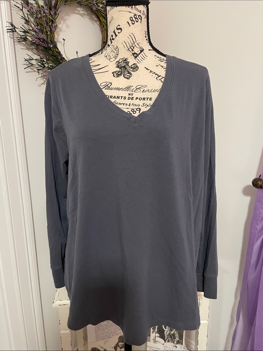 Classic Women's V-Neck Long Sleeve T-shirt - Gray